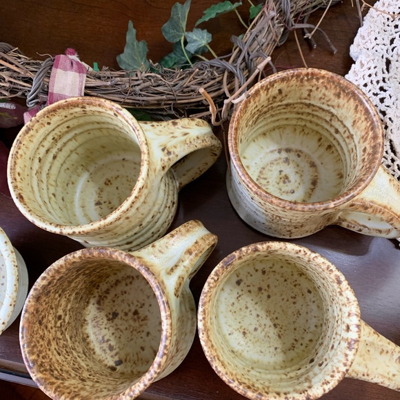 Pottery Set - 4 mugs, one cream and sugar - Picture 5 of 8